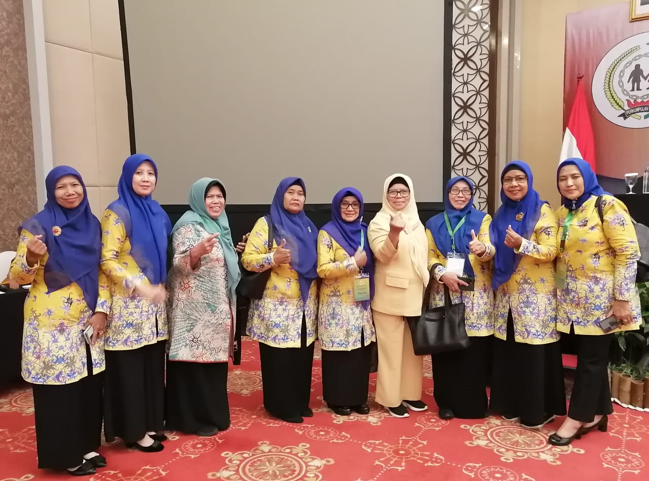Kontingen Kaltim bersama salah satu Ketua DPP PP-PAUD ibu Dr. Susilahati
